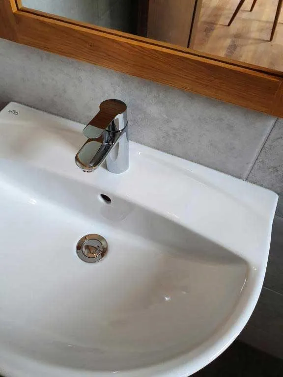 Standard Doppelzimmer: Badezimmer mit Dusche