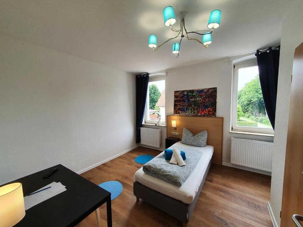 Einzelzimmer mit Balkon im Hotel Biebertal